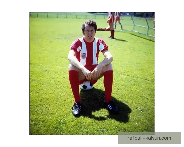 贝肯鲍尔战术智慧在现代足球中的持续影响与应用分析