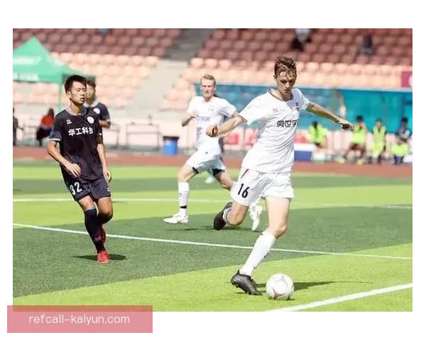 巴西队边路进攻表现稳健，展现出强大竞争力和战术灵活性